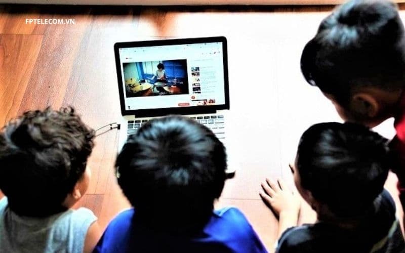 Dấu hiệu nhận biết trẻ đang gặp nguy hiểm trên không gian mạng